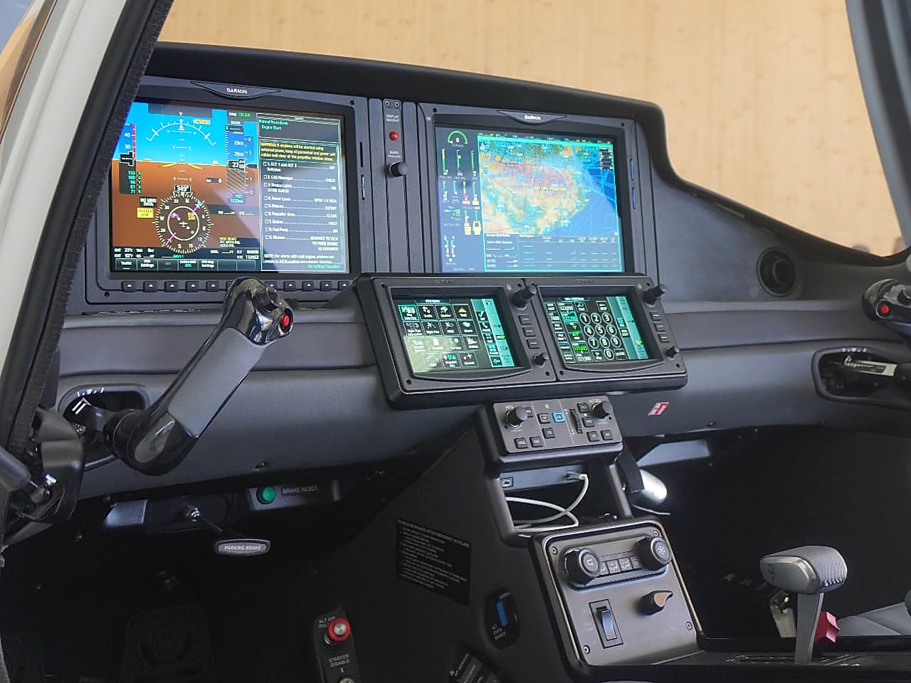 Cirrus SR20 G7+ glass cockpit with Garmin Perspective Touch+ avionics — Cirrus SR20 G7+ interior at AndorraFly