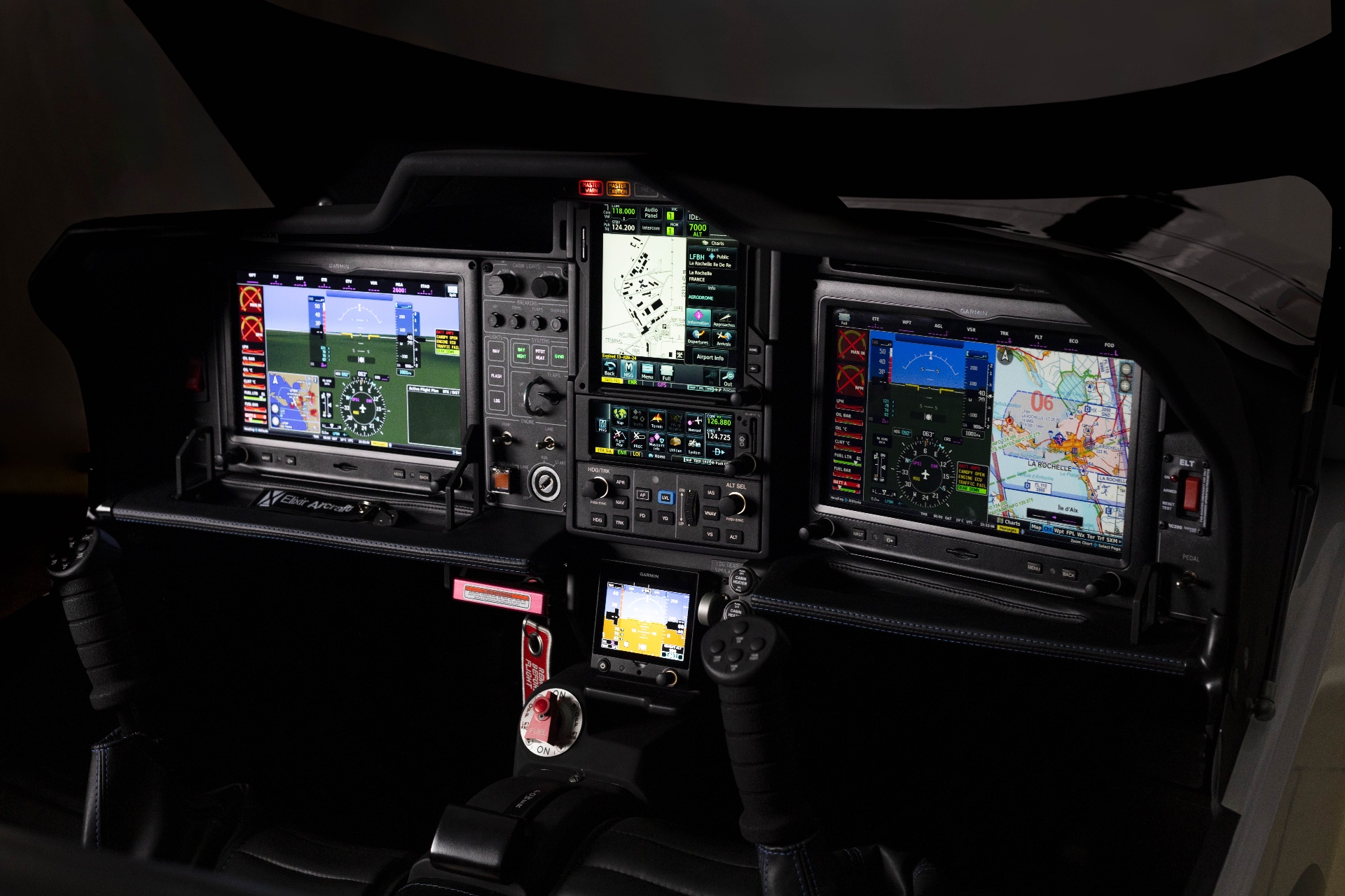Elixir+ glass cockpit with Garmin G3X Touch avionics — Elixir+ interior at AndorraFly