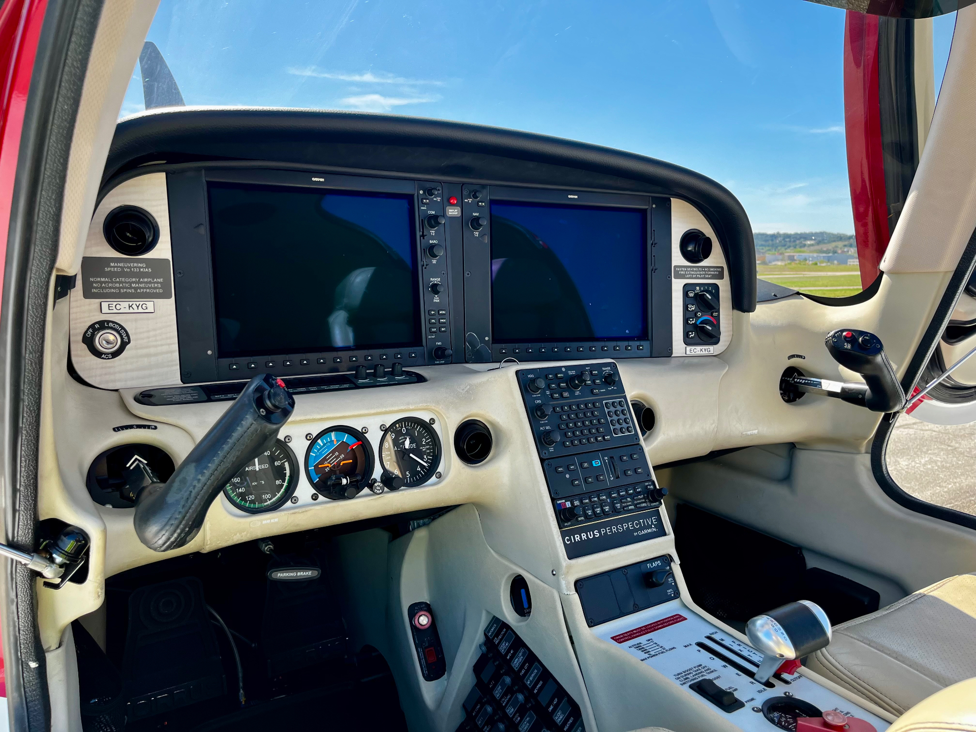 Cirrus SR22 G7+ glass cockpit with Garmin Perspective Touch+ avionics — Cirrus SR22 G3 GTS interior at AndorraFly
